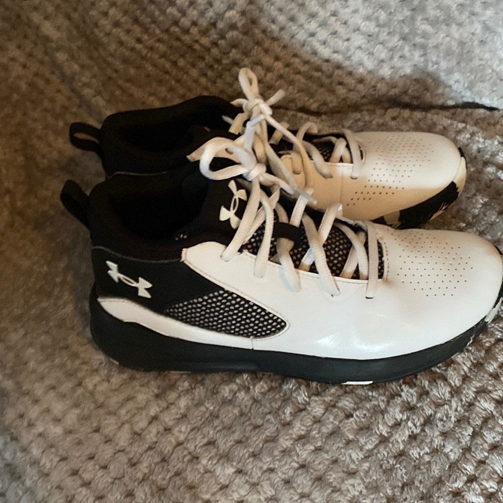 Boys under armor shoes, size 4.5 black and white lightly used  leather